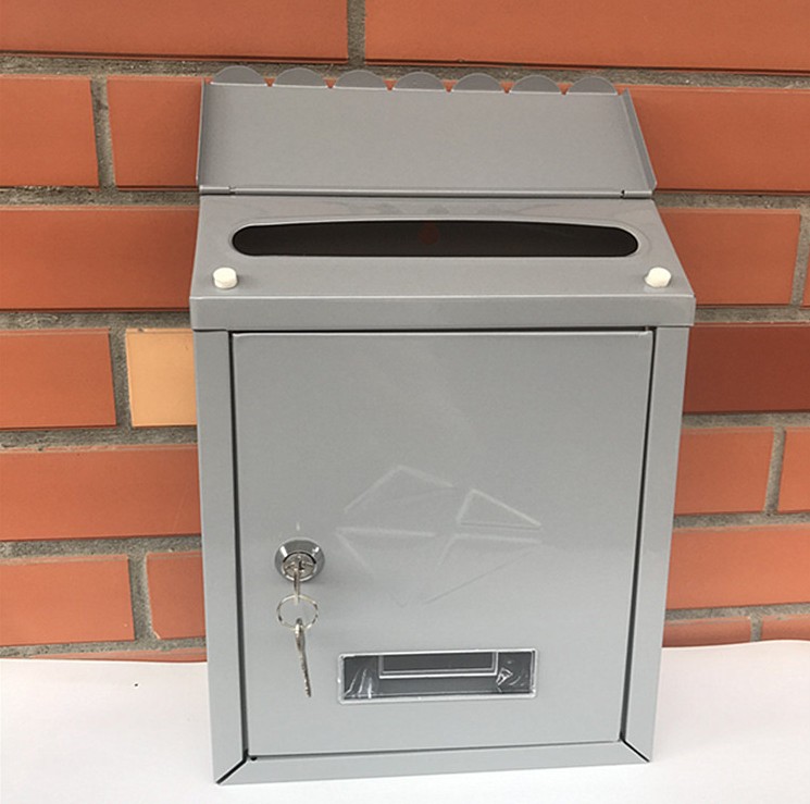 Villa Home Hanging Wall Mailbox Nostalgic Retro Door with Lock Letter Box European Garden Outdoor Rainproof Post Box