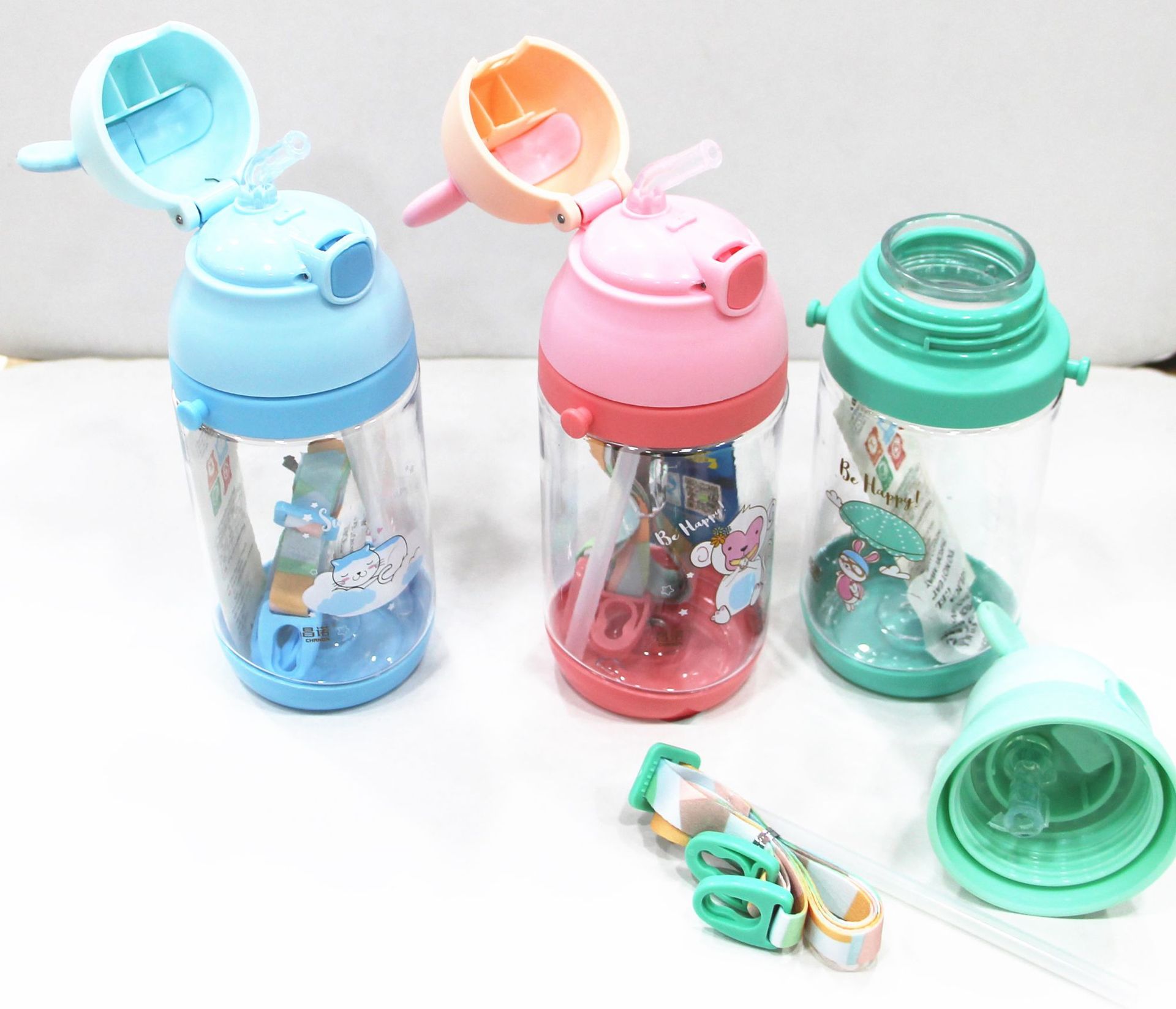 New Children&#039;s Cartoon Strap Straw with Scale Bounce Switch Water Cup Food Grade PC Material Plastic Water Bottle