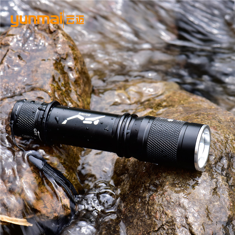 Wholesale flashlight  T6 high diving professional diving rotary switch waterproof flashlight