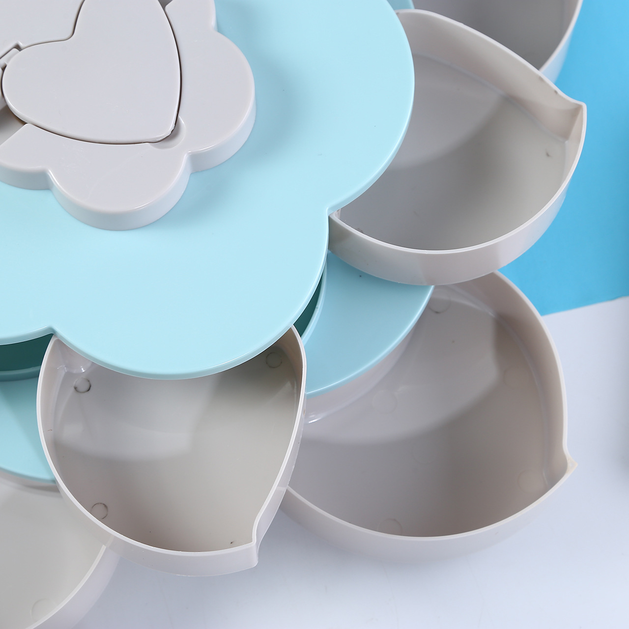 Creative pattern petal rotating fruit tray plum shaped five-bar snack dry fruit tray petal rotating switch fruit box