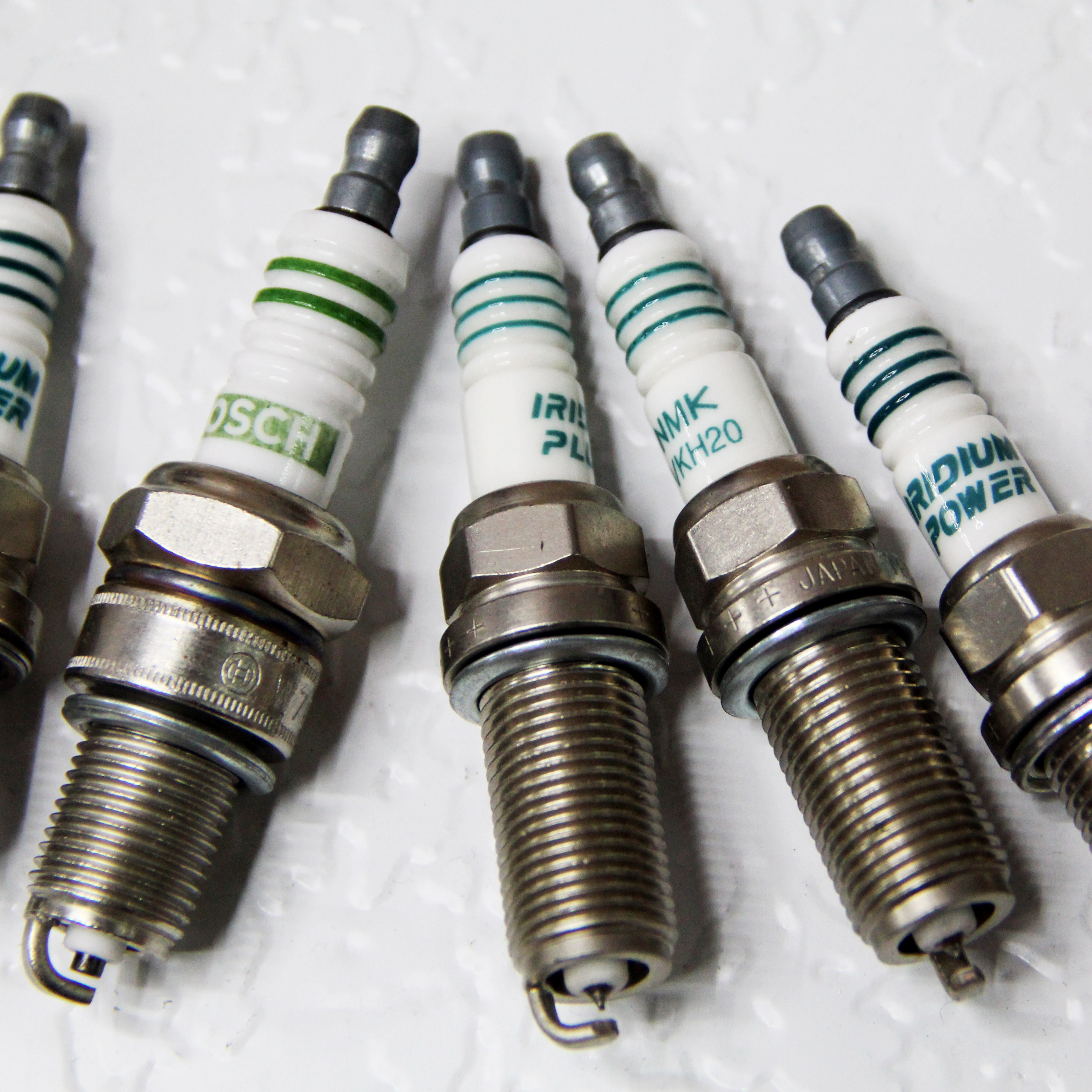 Spark plug ignition nozzle for automobile