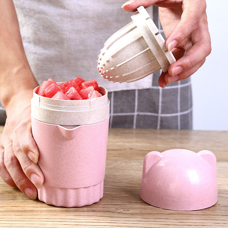 Manual Juicer Straw Cartoon Dual-Use Fruit Cup Hand Pressure Lemon Mini Multi-Function Lemon Penguin Juicer Cup
