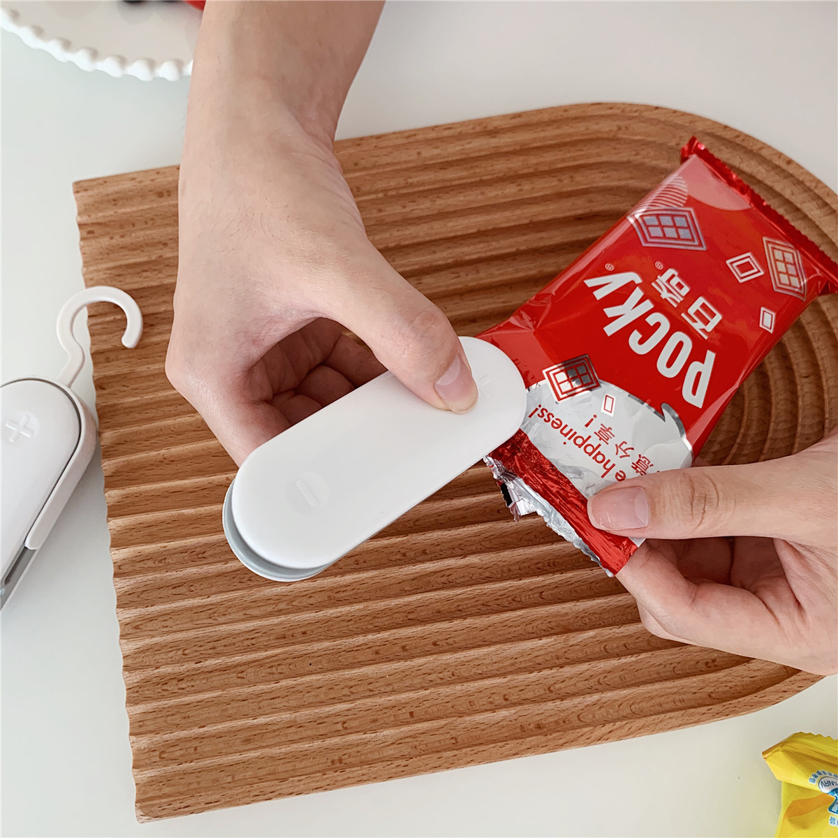 Snack Capper Small Mini Plastic-Envelop Machine Packaging Household Plastic Bag Food Preservation Portable Hand Pressure Sealer