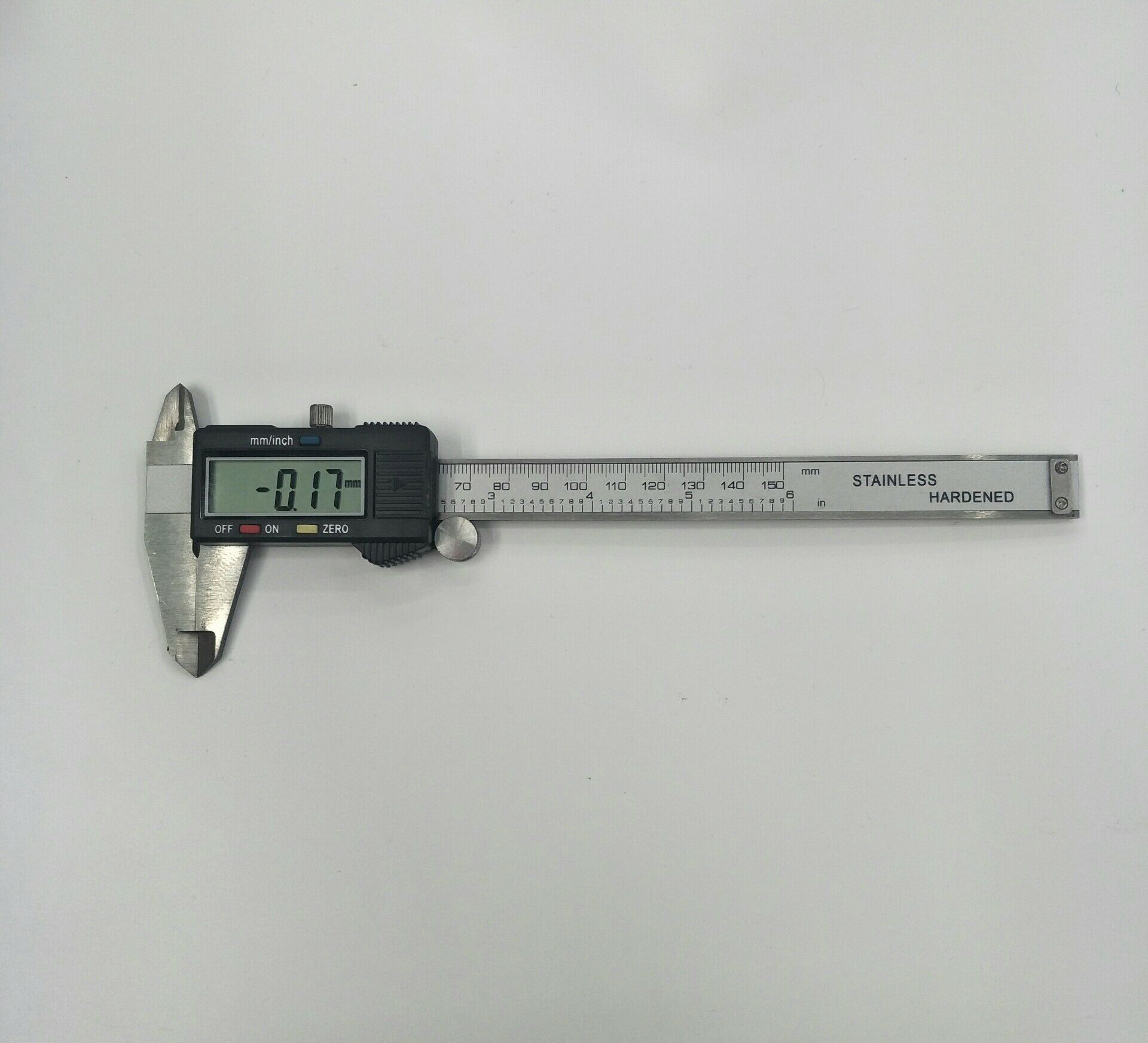 Electronic digital display vernier caliper range of 0-150 - mm stainless steel ruler body carbon fiber shell super excellent electronics