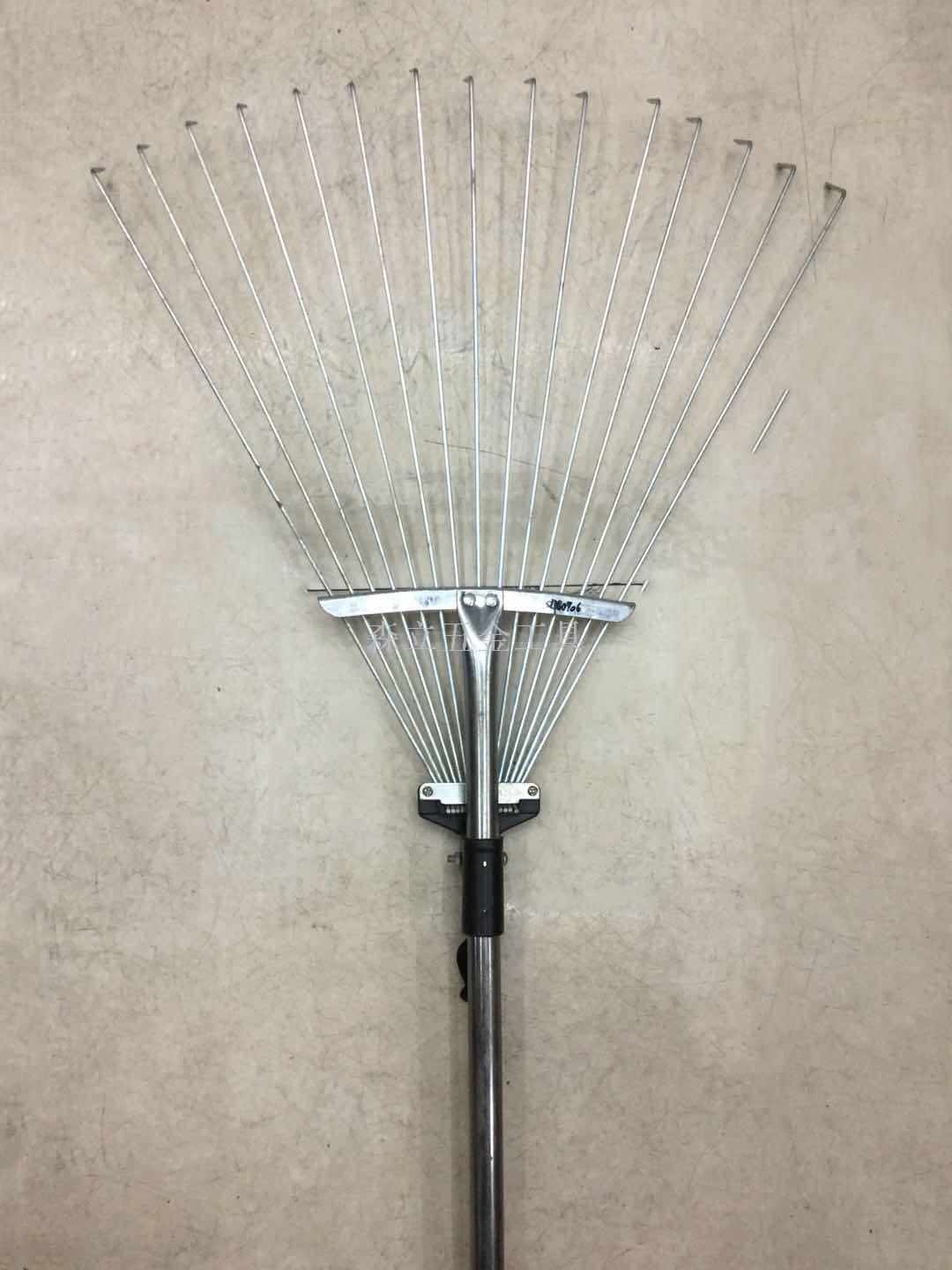  Telescopic straw rake leaves a Telescopic steel wire straw harrow Electroplated 18T color zinc rake