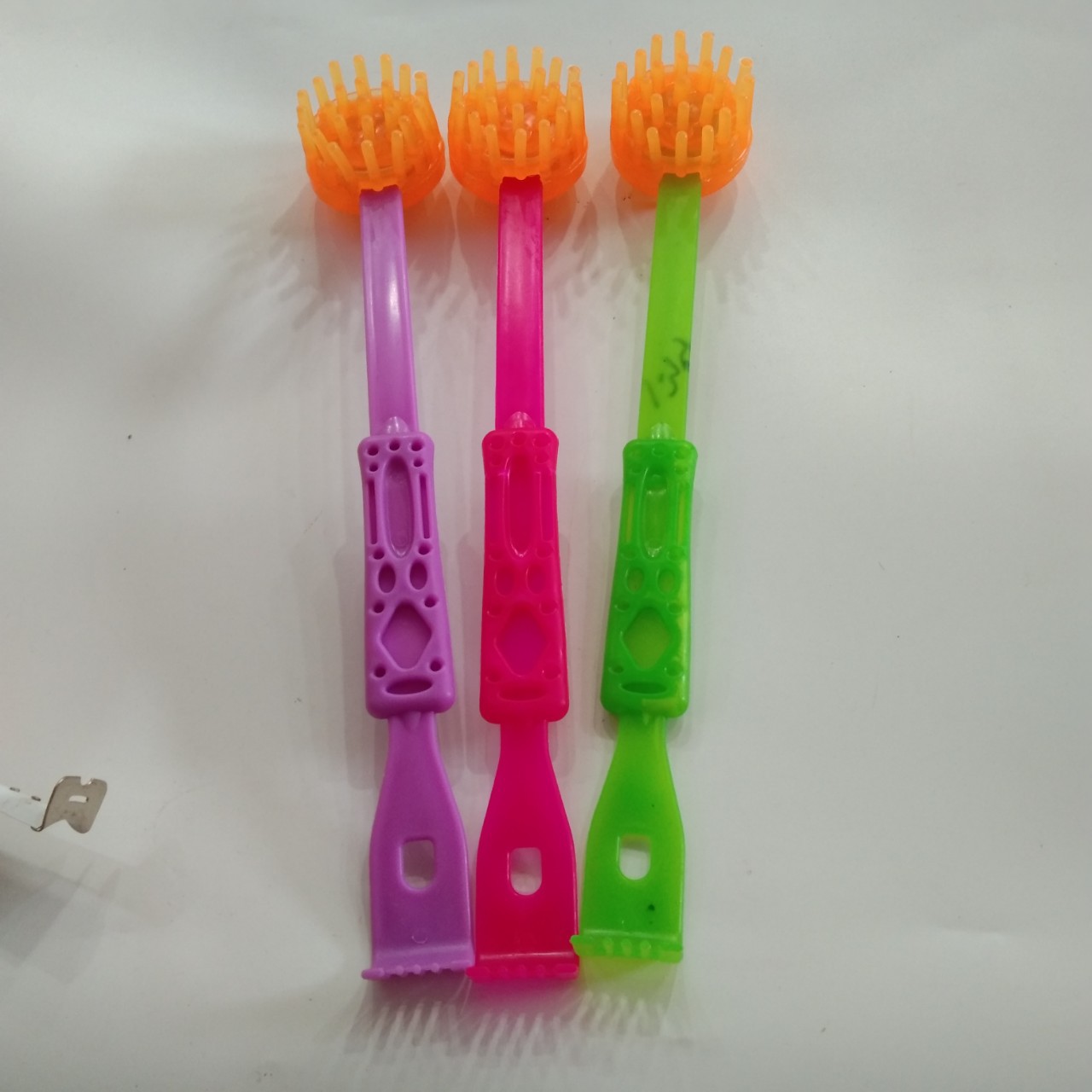 Folding Constantly Plastic Massage Hammer Two-Color Massage Hammer Massage Not Asking for Itching Rake Back Massage Hammer Back Scratcher