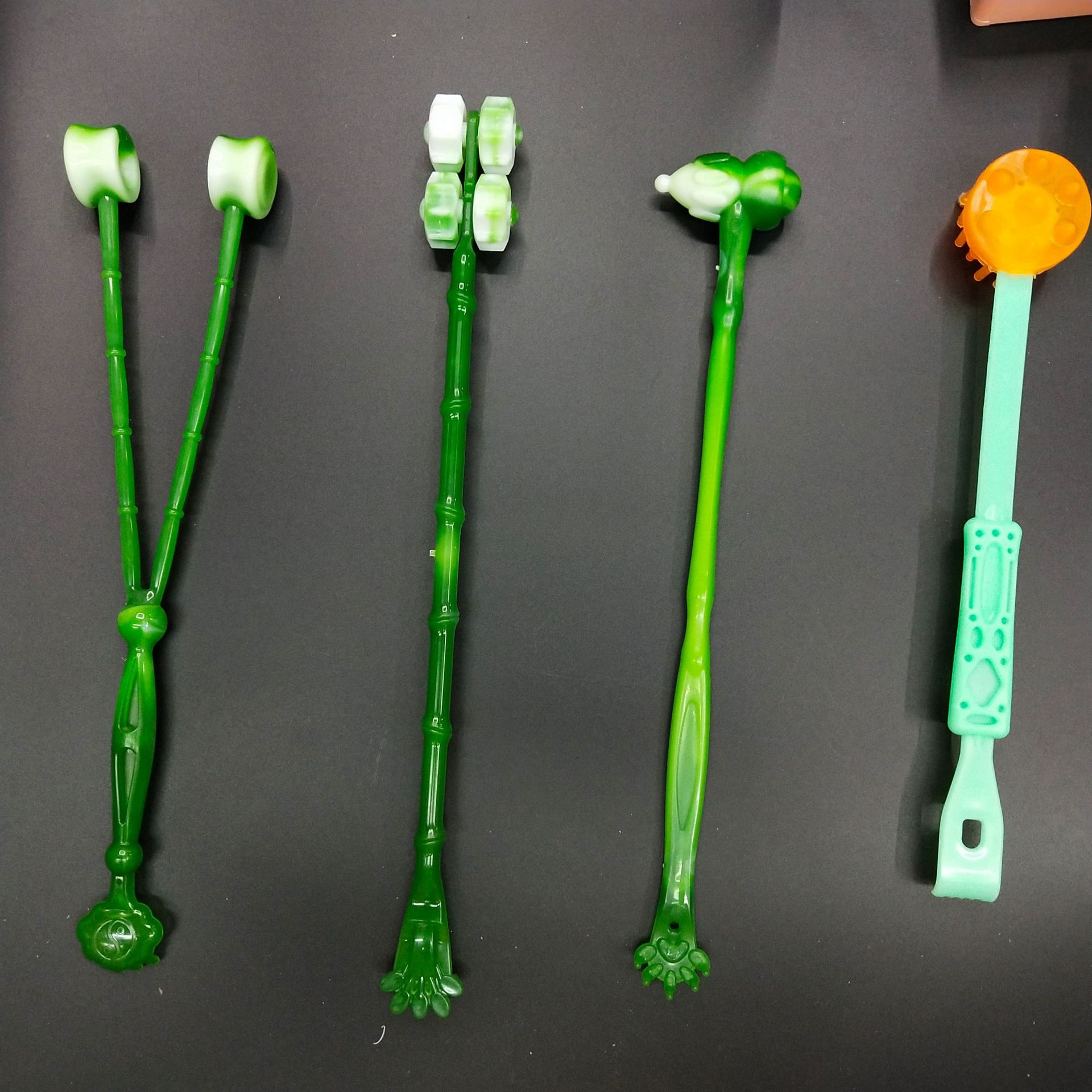 Constantly Folding Plastic Massage Hammer Two-Color Massage Hammer Massage Not Asking for Itching Rake Back Massage Hammer Back Scratcher Itching Climbing