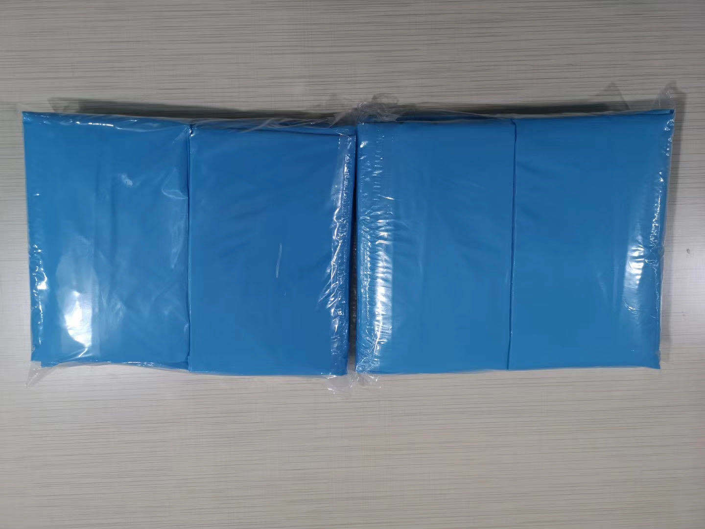 The Disposable CPE protective clothing waterproof dustproof blue clothing anti -static isolation clothing manufacturers to the spot