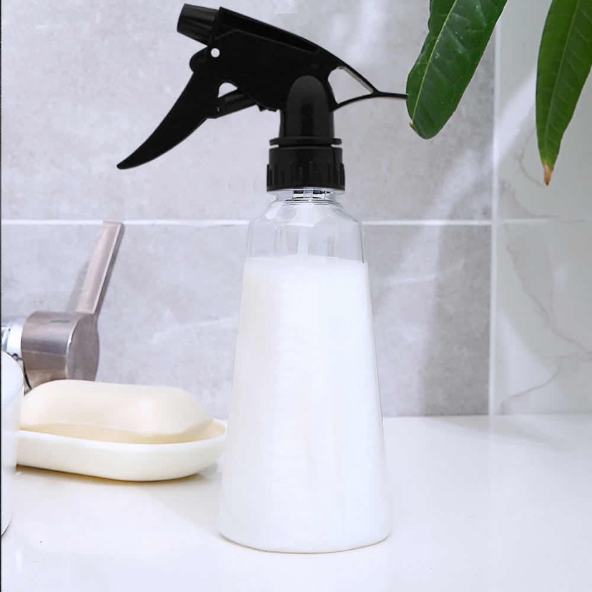 The Spray bottle of 300 ml disinfectant where sailor clasp the Spray