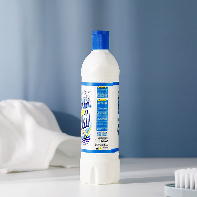 Home disinfectant manufacturer wipes seat doors and windows