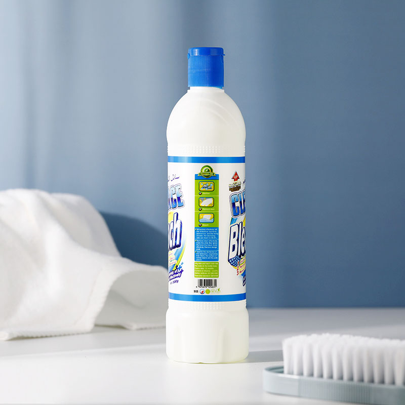 Home disinfectant manufacturer wipes seat doors and windows