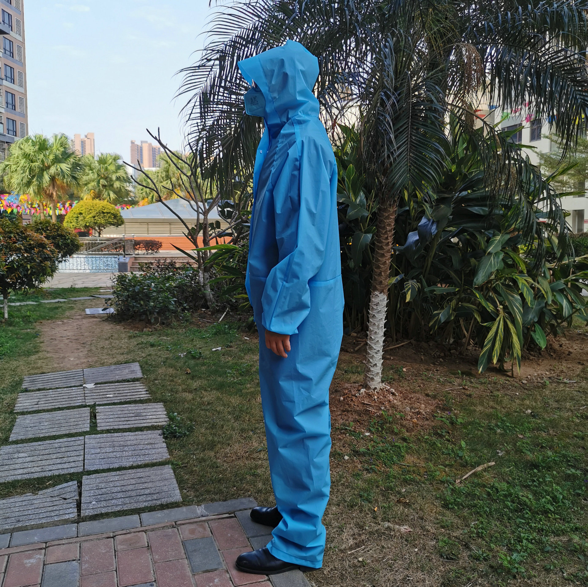 Anti-droplet protective chemical suits were one-piece with cap anti-epidemic EVA dust-proof suit aerosol Raincoat