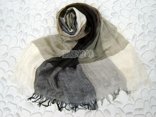 Specializing in the production of flax yarn-dyed scarf