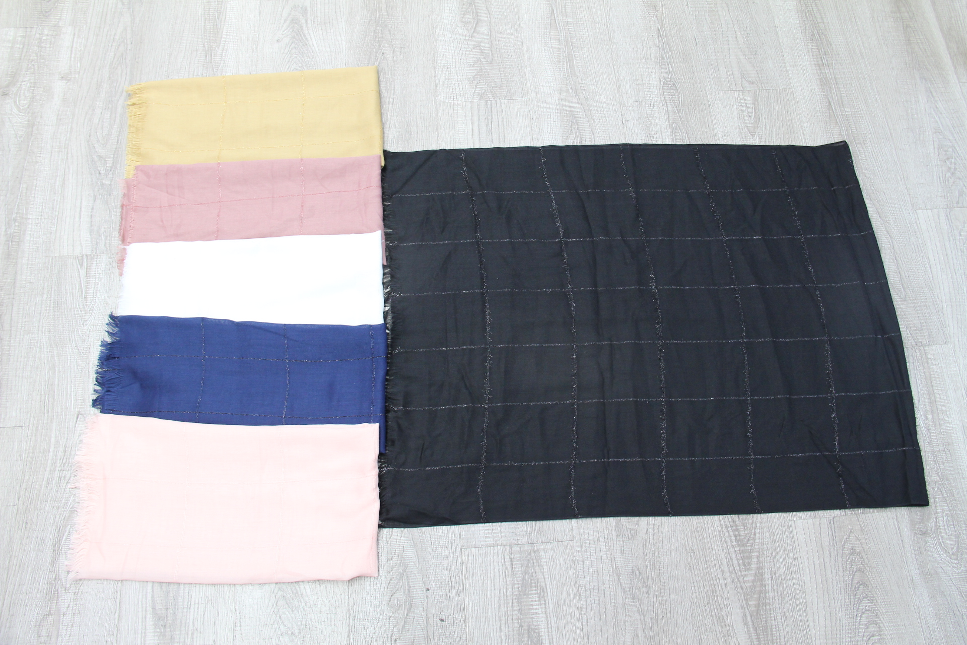 Wish Popular European and American Men&#039;s Yarn-Dyed Scarf Men&#039;s Winter Jacquard British Solid Color Shawl Spot Wholesale