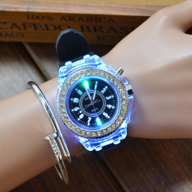 Silicone Watch Whole Women&#039;s Fashion Watch Student Watch Flashing Light Led Diamond Foreign Trade Popular Style Watch
