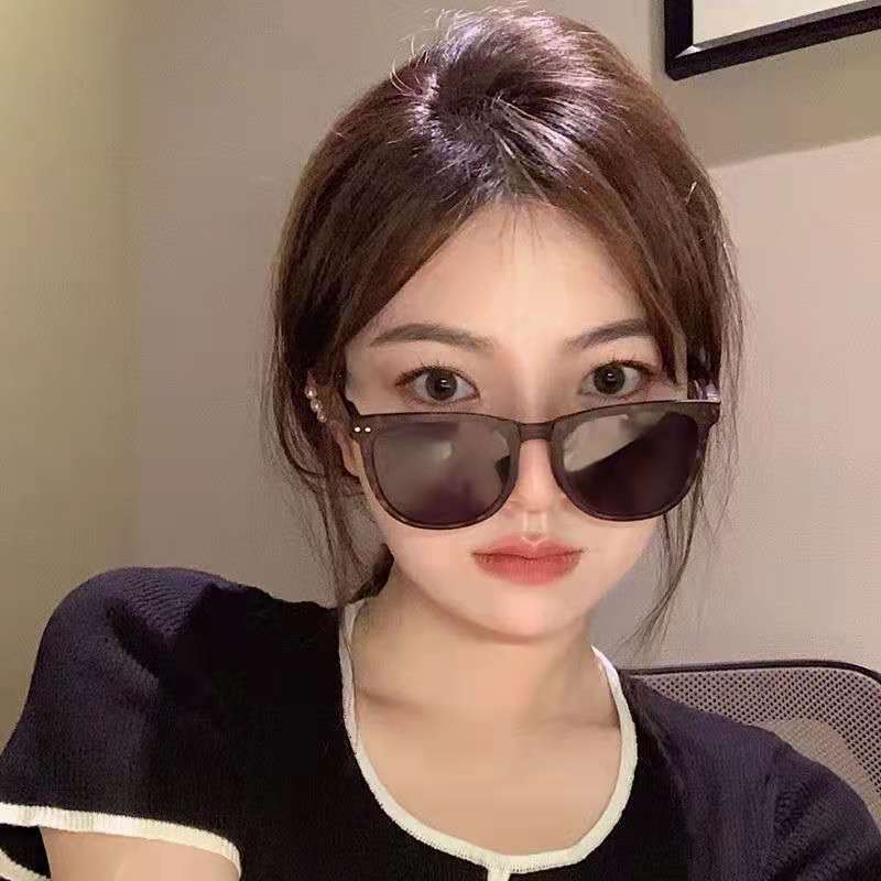 Focus under the Same Folding Glasses Sunglasses Sunglasses Men and Women TR90 Spring Leg Riding UV Protection Factory