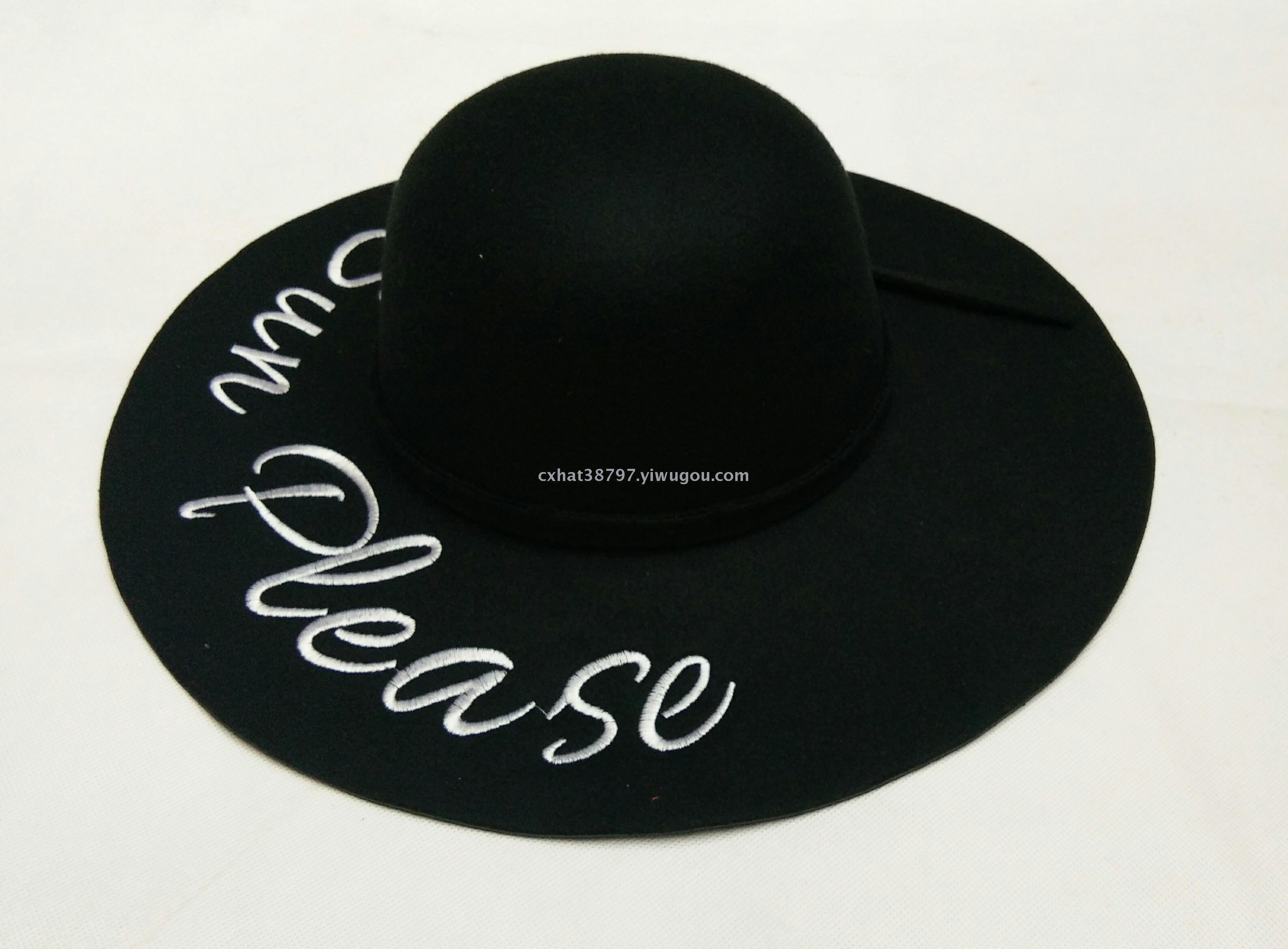 Autumn and winter&#039;s new woolen hat embroidered letter big along the hat of women&#039;s hat.