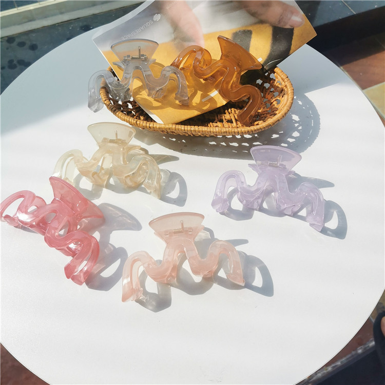 French Retro Big Wave Hair Claw Korean Ins Back Head M Grip Temperament Hair Clip Hair Clip Shark Clip Acrylic Hairpin