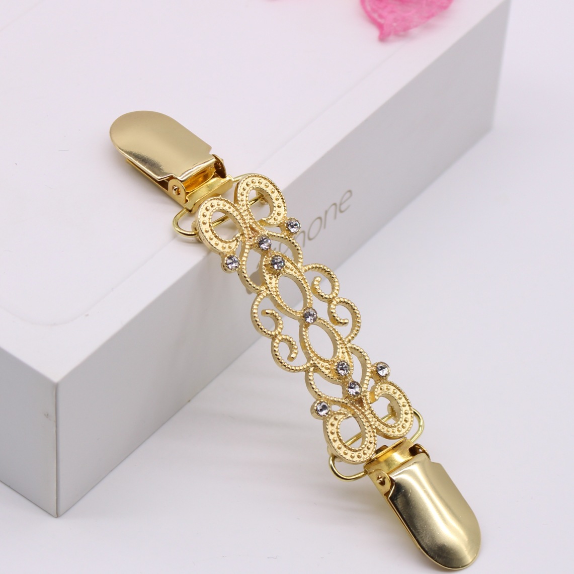 Creative Clothing Alloy Vortex Sweater Clip Scarf Scarf Buckle Multi-Function Anti-Exposure Brooch Accessories Wholesale