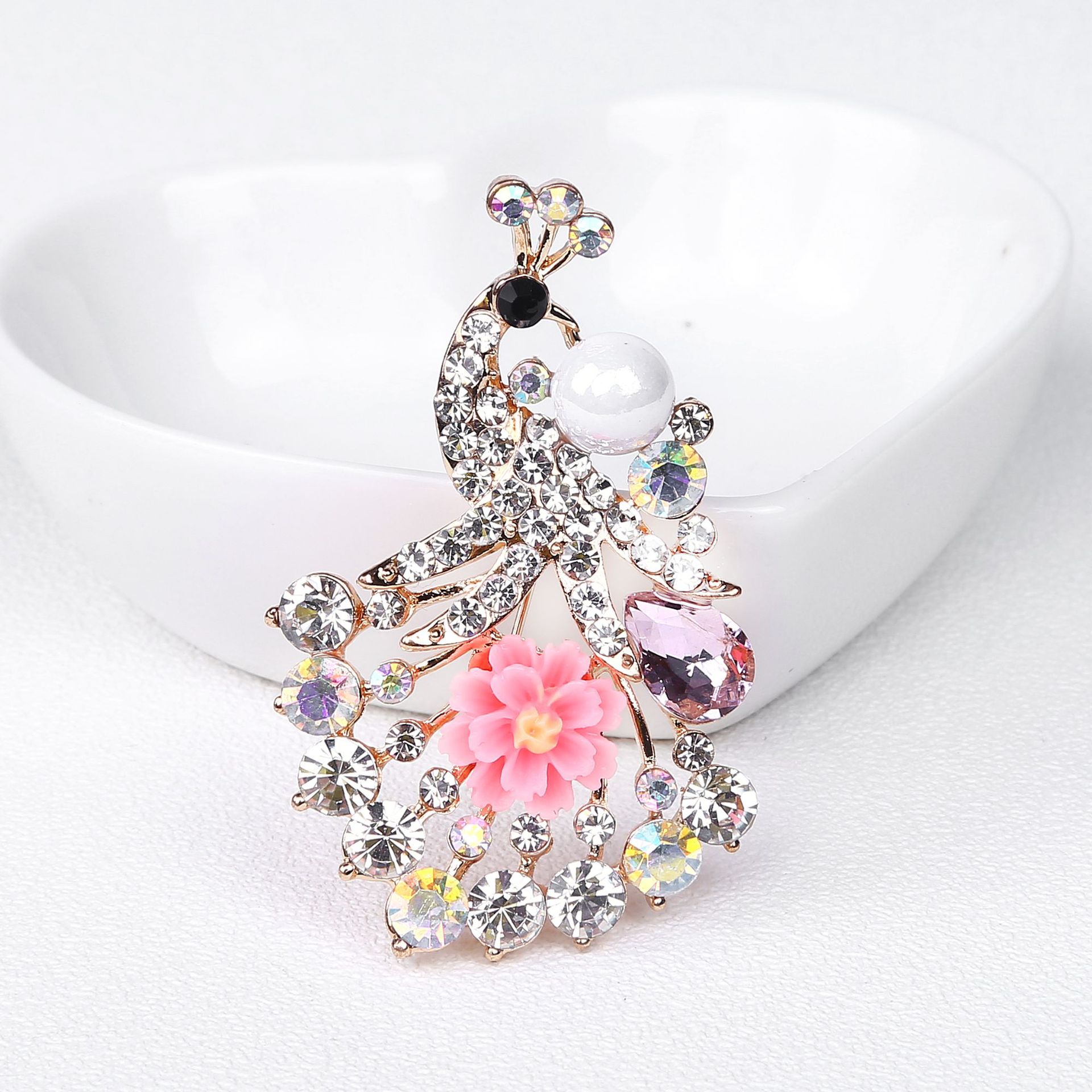Korean version of high-grade environmental alloy flower brooch crystal glass simple brooch brooch flowers hot style brooch