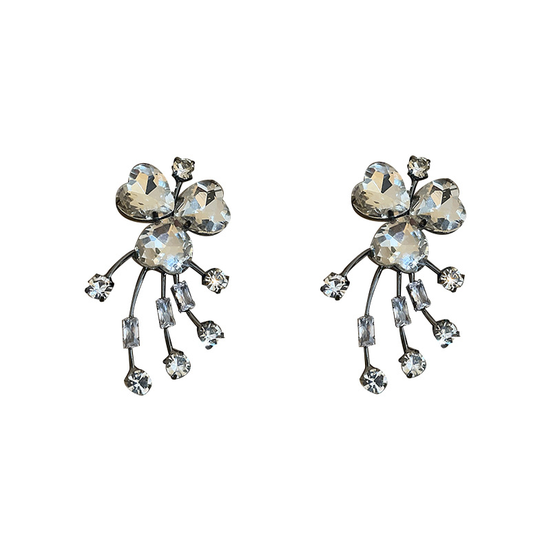 Silver Stud Rhinestone-Encrusted Love Heart Earrings European and American Exaggerated Design Personalized Net Red Wind Ear Studs Elegant Metal Style Earrings for Women