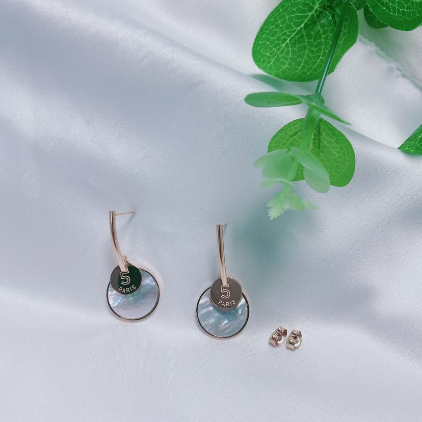 Shell Earrings Natural Elegant Fritillaria Earrings Titanium Steel Mesh Red Popular Ornament Earrings Factory Currently Available Wholesale