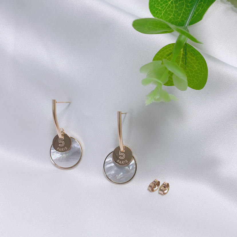 Shell Earrings Natural Elegant Fritillaria Earrings Titanium Steel Mesh Red Popular Ornament Earrings Factory Currently Available Wholesale