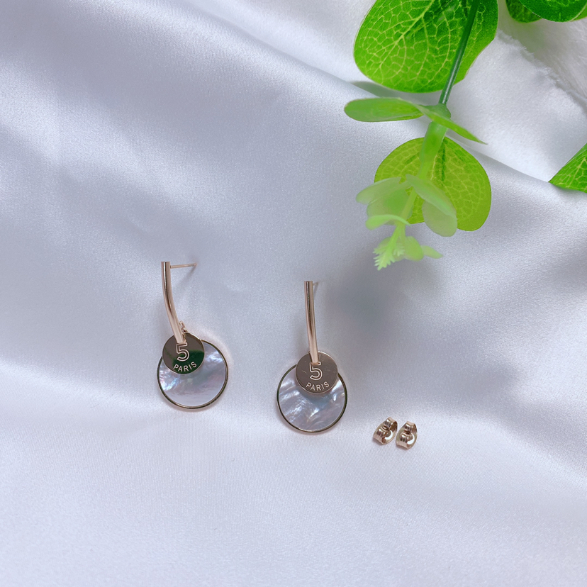 Shell Earrings Natural Elegant Fritillaria Earrings Titanium Steel Mesh Red Popular Ornament Earrings Factory Currently Available Wholesale