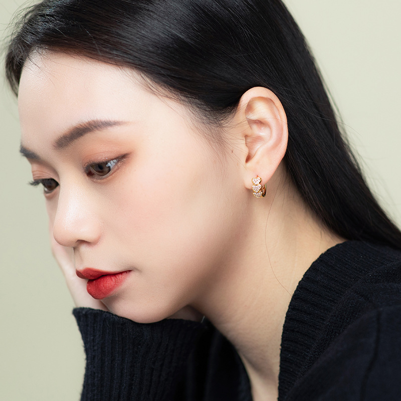 Xuping Jewelry Inlaid Zircon Brass Gold-Plated Ear Clip Factory Direct Supply New Retro Temperament Heart-Shaped Earrings for Women