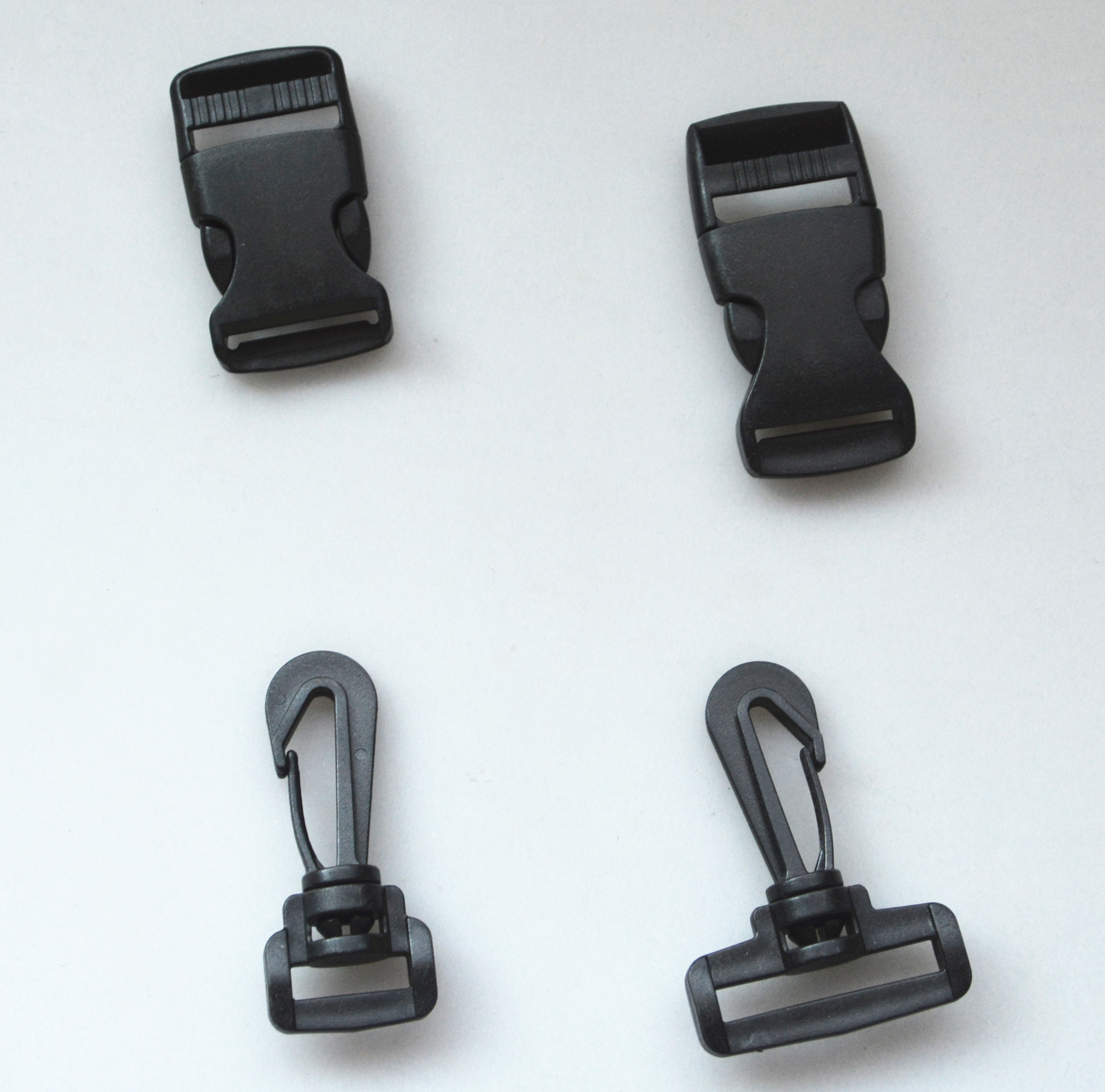Professional supply of environmental protection new materials luggage accessories plastic deduction POM safety buckle