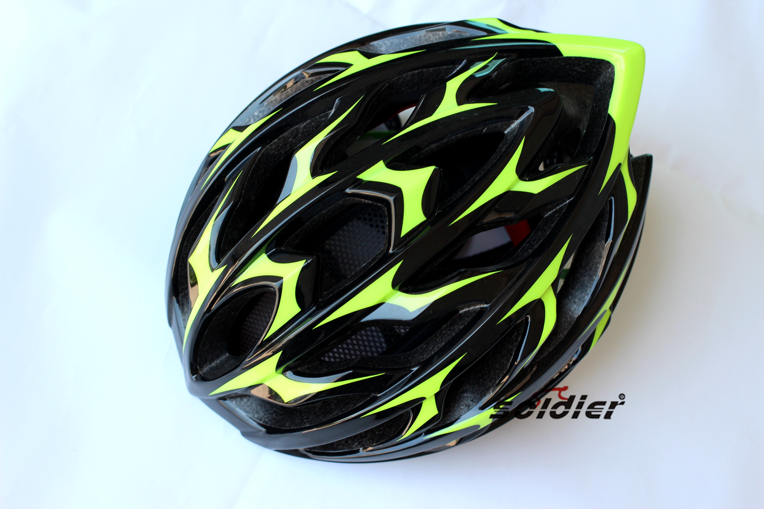The new fashion cycling helmet integrates light weight, breathable and strong cycling helmet/Y character helmet