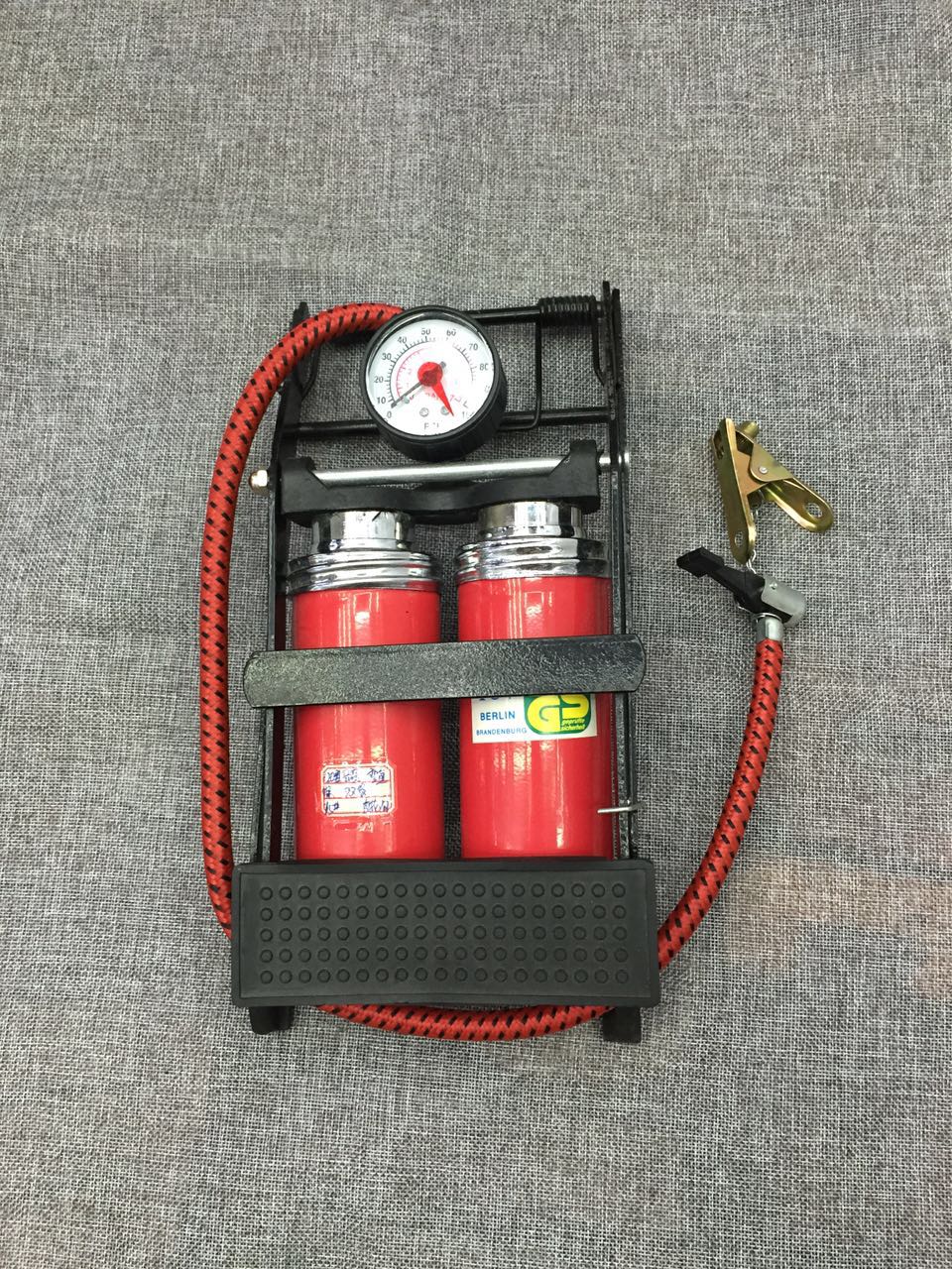 Pressure foot pump type 120 automobile tire inflator for bicycle