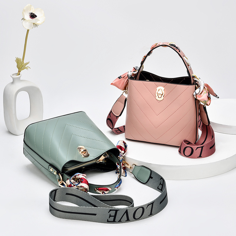 Currently Available Wholesale Women&#039;s Shoulder Bag New Modern Simple Solid Color Bag Schoolgirl Bag Women&#039;s Handbag Fashion Bag
