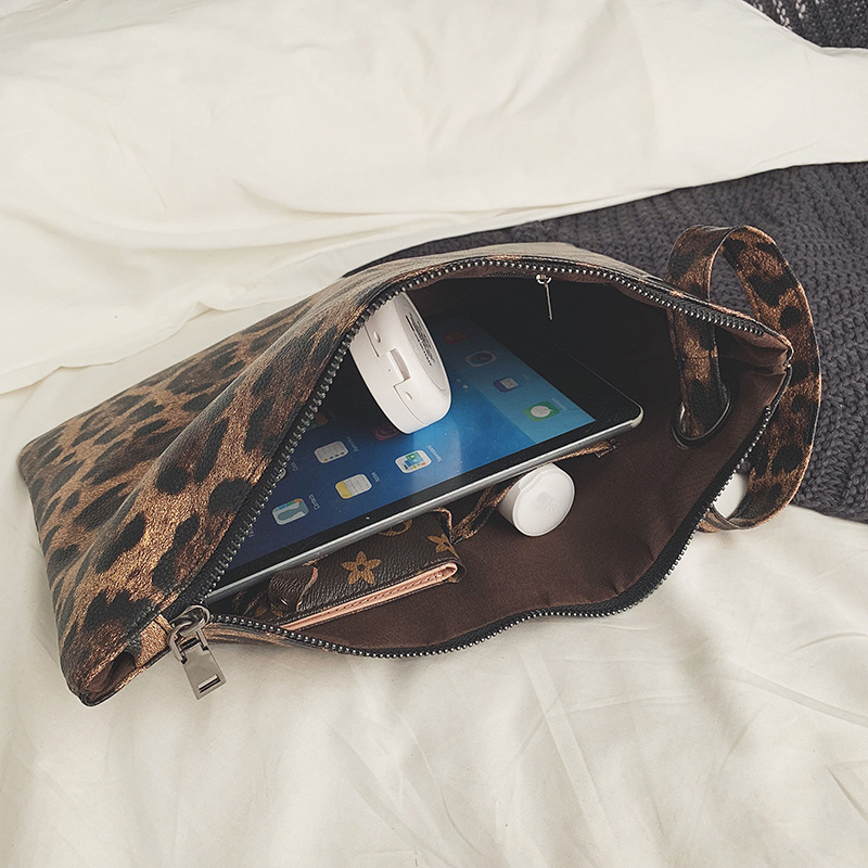 INS Clutch Female 2020 Trendy Korean Style Leopard Print Elegance Retro Hong Kong Style Fashion Tablet Bag