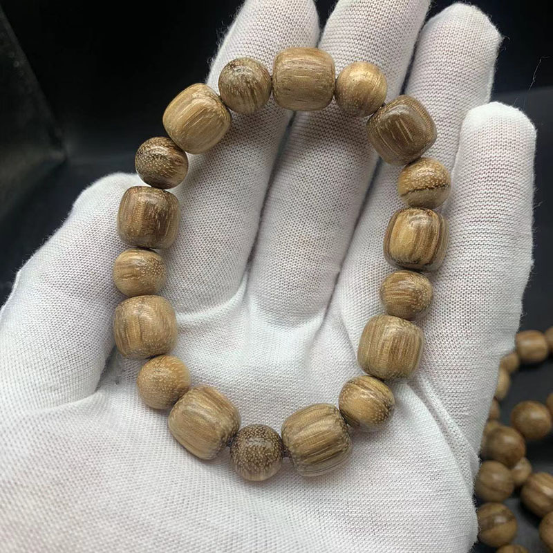 Vietnam Agarwood Bracelet Milk Fragrance Wood Men&#039;s and Women&#039;s Same Buddha Beads Bracelet Milk Fragrance Eaglewood Bracelet Stall Running Rivers and Lakes