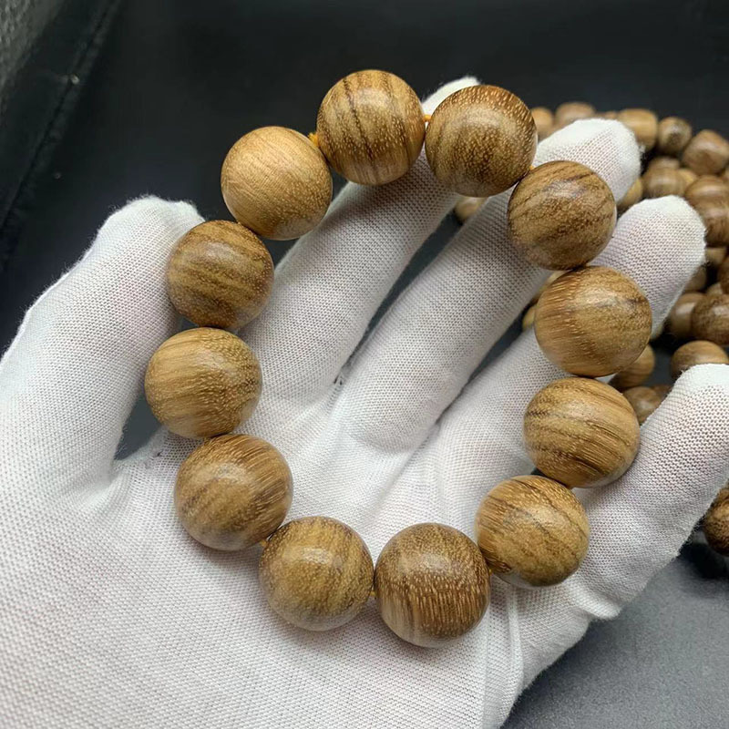 Vietnam Agarwood Bracelet Milk Fragrance Wood Men&#039;s and Women&#039;s Same Buddha Beads Bracelet Milk Fragrance Eaglewood Bracelet Stall Running Rivers and Lakes