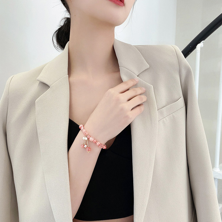 New Design Crystal Stretch Bracelet Korean Strawberry Quartz Pearl Girl Heart European and American Ins Niche Bracelet Bracelet New Design Crystal Stretch Bracelet Korean Strawberry Quartz Pearl Girl Heart European and American Ins Niche Bracelet Bracelet