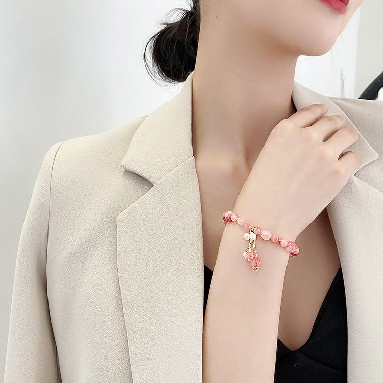 New Design Crystal Stretch Bracelet Korean Strawberry Quartz Pearl Girl Heart European and American Ins Niche Bracelet Bracelet New Design Crystal Stretch Bracelet Korean Strawberry Quartz Pearl Girl Heart European and American Ins Niche Bracelet Bracelet