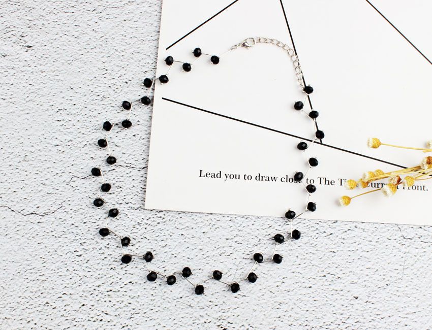Cross - border pearl choker necklaces for women choker necklaces for women with a simple short necklaces neck accessories.