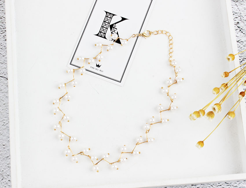 Cross - border pearl choker necklaces for women choker necklaces for women with a simple short necklaces neck accessories.