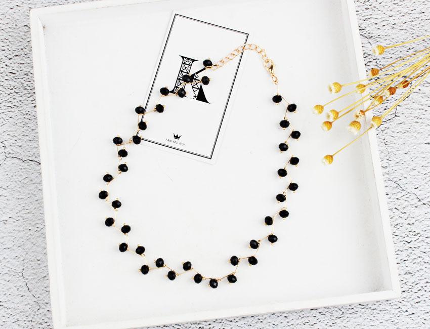 Cross - border pearl choker necklaces for women choker necklaces for women with a simple short necklaces neck accessories.