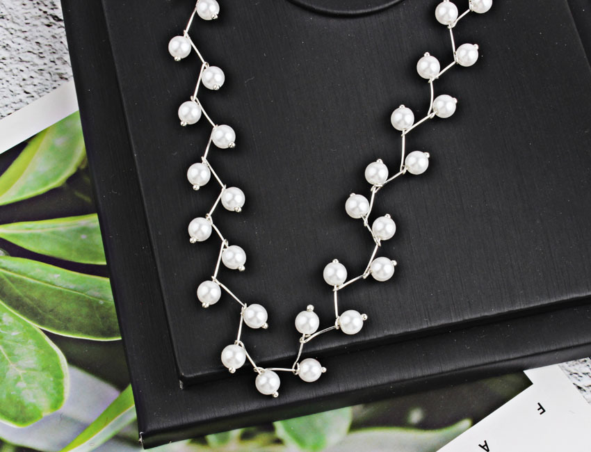 Cross - border pearl choker necklaces for women choker necklaces for women with a simple short necklaces neck accessories.