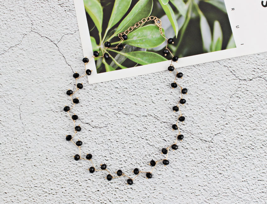 Cross - border pearl choker necklaces for women choker necklaces for women with a simple short necklaces neck accessories.