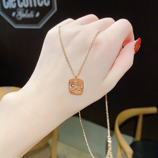 2020 New Fashion Compass Necklace Female Clavicle Chain Simple Temperament Black Agate Pendant Niche Design Necklace 2020 New Fashion Compass Necklace Female Clavicle Chain Simple Temperament Black Agate Pendant Niche Design Necklace