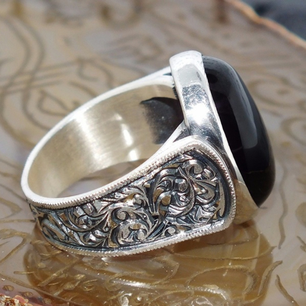 Rongyu European and American retro palace black agate creative ring Japanese and Korean version plating 925 retro carved jewelry wholesale