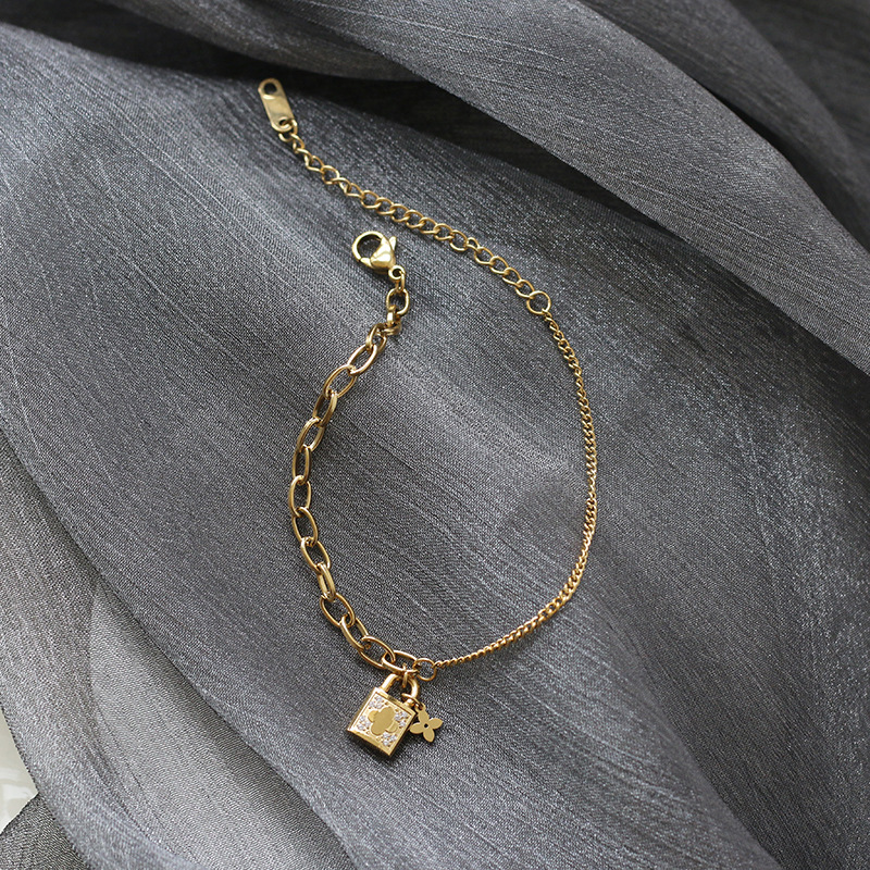 Micro-Inlaid Lock Head Small Little Flower Chain Bracelet Simple New Titanium Steel Plated 18K Gold Color Protection One Piece Dropshipping Micro-Inlaid Lock Head Small Little Flower Chain Bracelet Simple New Titanium Steel Plated 18K Gold Color Protection One Piece Dropshipping