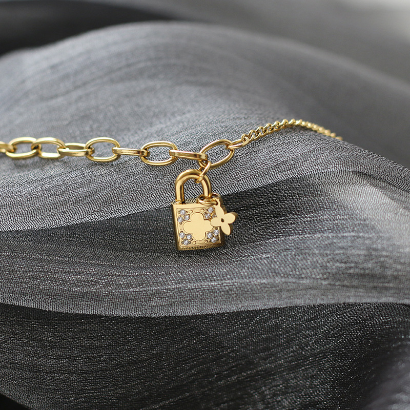 Micro-Inlaid Lock Head Small Little Flower Chain Bracelet Simple New Titanium Steel Plated 18K Gold Color Protection One Piece Dropshipping Micro-Inlaid Lock Head Small Little Flower Chain Bracelet Simple New Titanium Steel Plated 18K Gold Color Protection One Piece Dropshipping