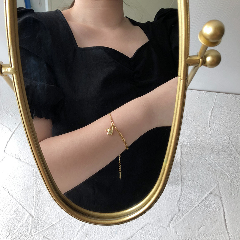 Micro-Inlaid Lock Head Small Little Flower Chain Bracelet Simple New Titanium Steel Plated 18K Gold Color Protection One Piece Dropshipping Micro-Inlaid Lock Head Small Little Flower Chain Bracelet Simple New Titanium Steel Plated 18K Gold Color Protection One Piece Dropshipping