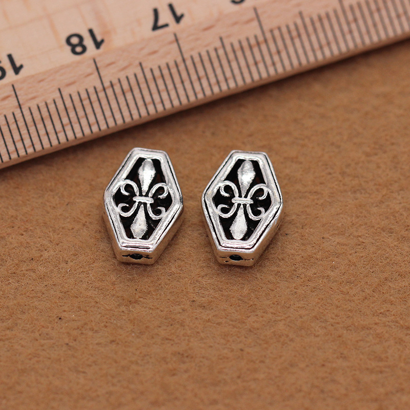 The S925 Sterling Silver Cross Thai silver Accessories wholesale DIY bracelet Garnet Beaded Partition piece Bead Hollowed -out pattern beads The S925 Sterling Silver Cross Thai silver Accessories wholesale DIY bracelet Garnet Beaded Partition piece Bead Hollowed -out pattern beads