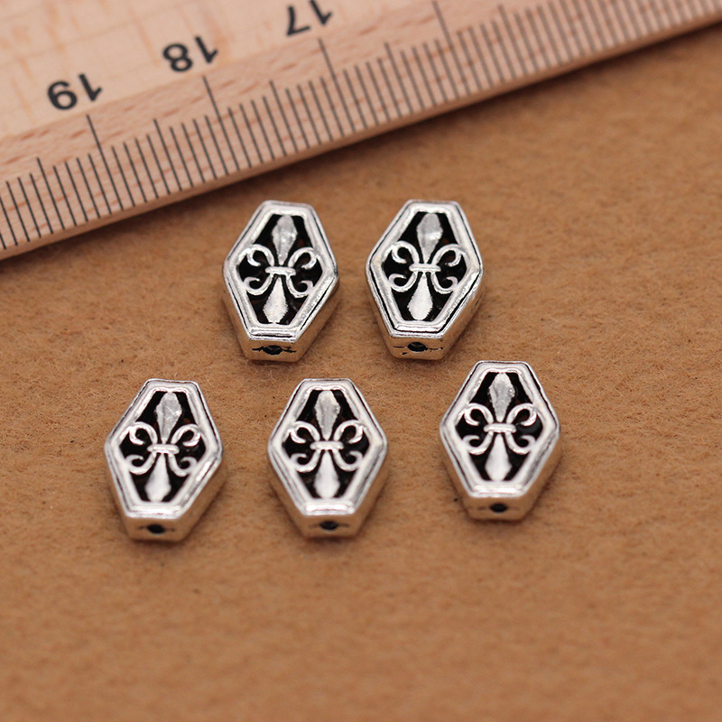 The S925 Sterling Silver Cross Thai silver Accessories wholesale DIY bracelet Garnet Beaded Partition piece Bead Hollowed -out pattern beads The S925 Sterling Silver Cross Thai silver Accessories wholesale DIY bracelet Garnet Beaded Partition piece Bead Hollowed -out pattern beads